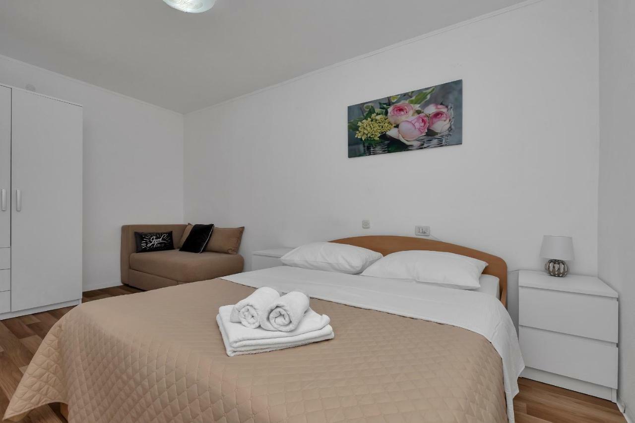Apartmani Mona Makarska Eksteriør billede