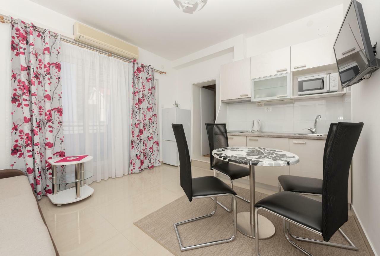Apartmani Mona Makarska Eksteriør billede